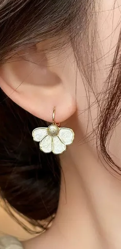 Ivory Petal Drops